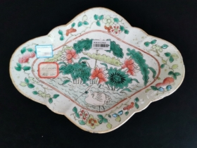 粉彩荷塘纹鸭床