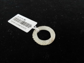 白玉绞丝圈