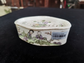 粉彩人物皂缸