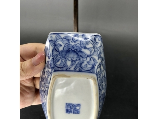 青花淡描勾莲茶船