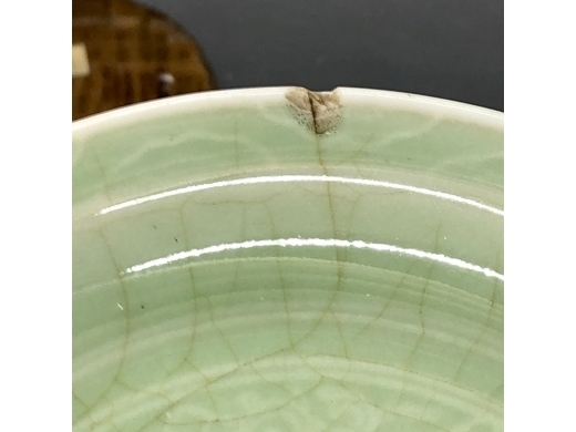 豆青釉模印云龙纹折沿盘