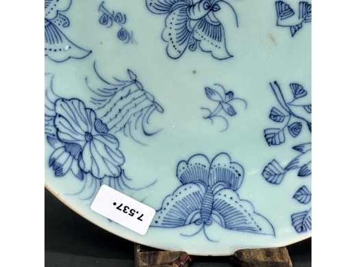 豆地淡描花蝶纹大盘