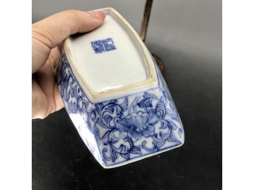 青花淡描勾莲茶船