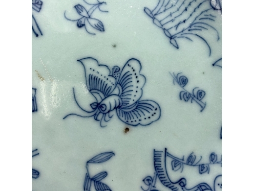 豆地淡描花蝶纹大盘