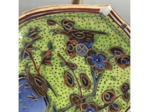 青花描金加彩花卉纹莲瓣口盘