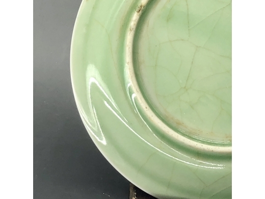 豆青釉模印云龙纹折沿盘