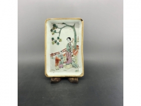 粉彩仕女童子茶盘