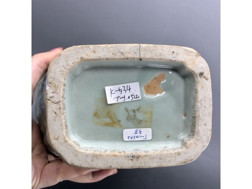 冬青釉堆瓷双龙戏珠纹双耳扁尊
