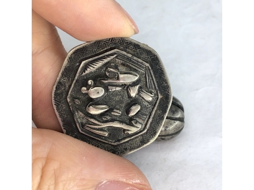 银刻人物挂铃铛二个