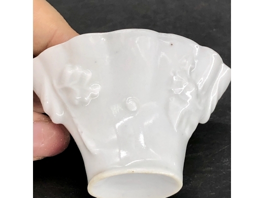 德化窑白釉龙鹤梅桩杯