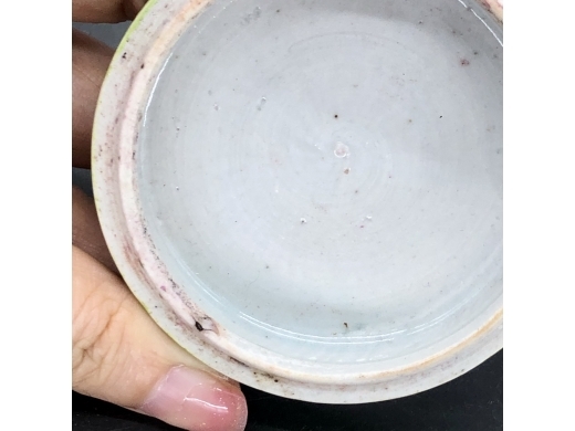 珍珠地粉彩印盒