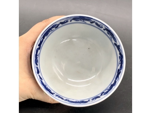 青花缠枝花盖碗