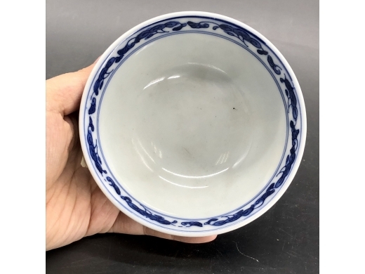 青花缠枝花盖碗