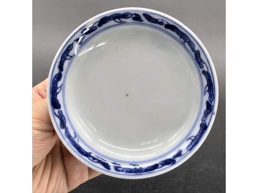 青花缠枝花盖碗