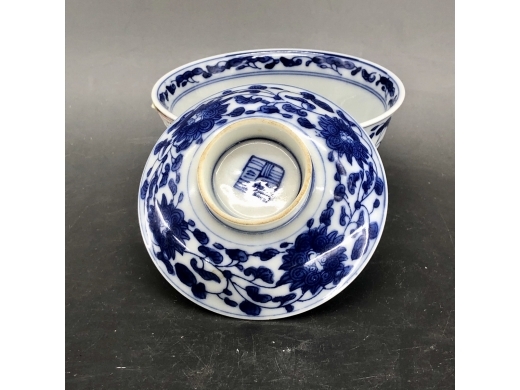 青花缠枝花盖碗