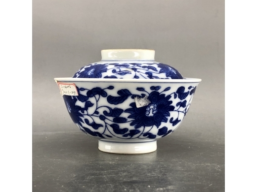 青花缠枝花盖碗