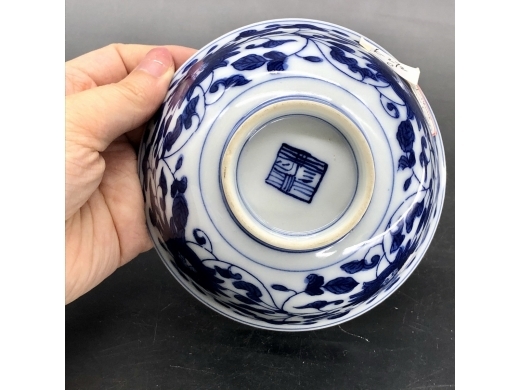 青花缠枝花盖碗