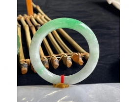 21圆条翠手镯