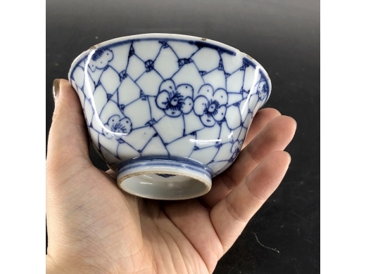 青花淡描冰梅纹茶碗
