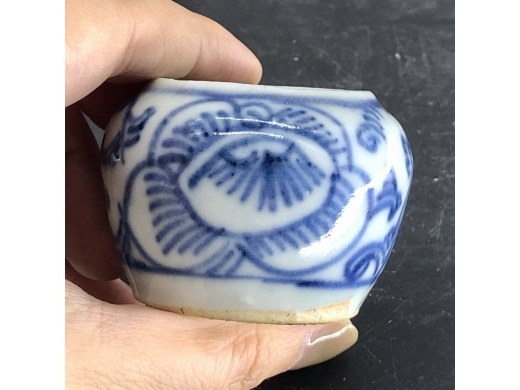 青花淡描缠枝花鸟食缸