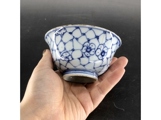 青花淡描冰梅纹茶碗