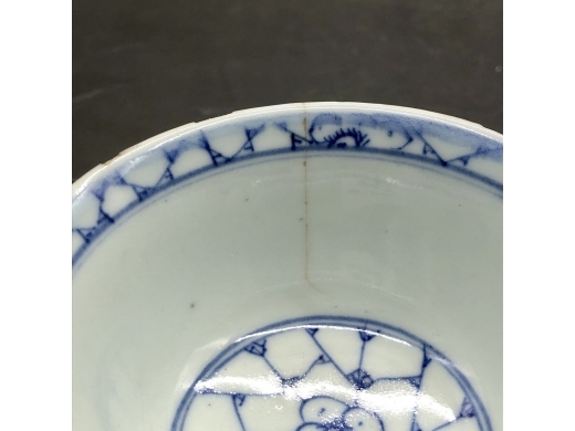 青花淡描冰梅纹茶碗