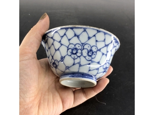 青花淡描冰梅纹茶碗