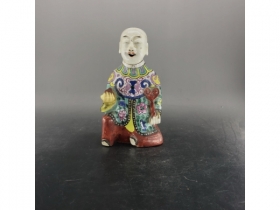 粉彩香童瓷塑