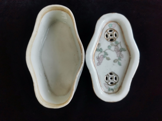 粉彩仕女皂缸