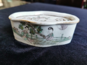 粉彩仕女皂缸