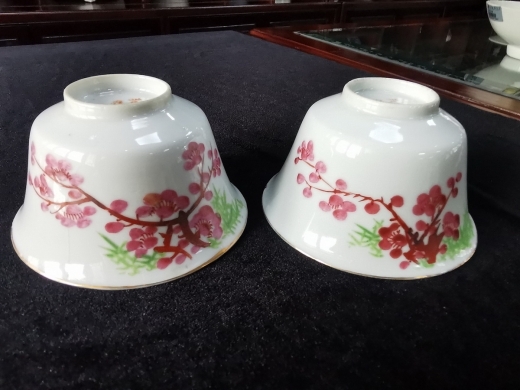 粉彩花卉茶碗