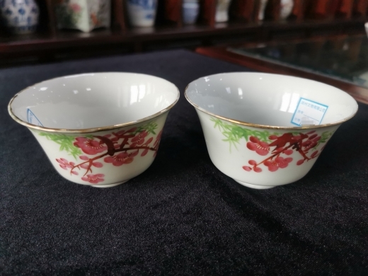 粉彩花卉茶碗