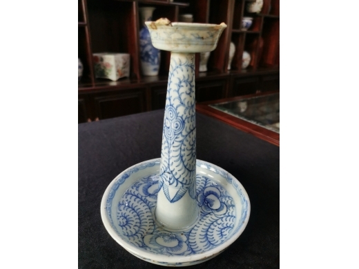 青花缠枝花卉纹油灯盏