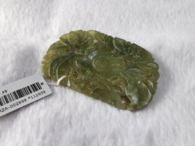 青玉花卉纹佩