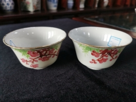 粉彩花卉茶碗