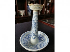 青花缠枝花卉纹油灯盏