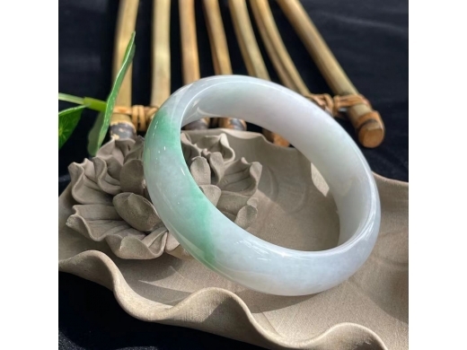 6宽版翠手镯