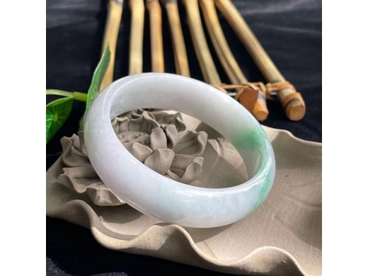 6宽版翠手镯