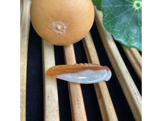 8黄翡挂件
