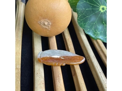 8黄翡挂件