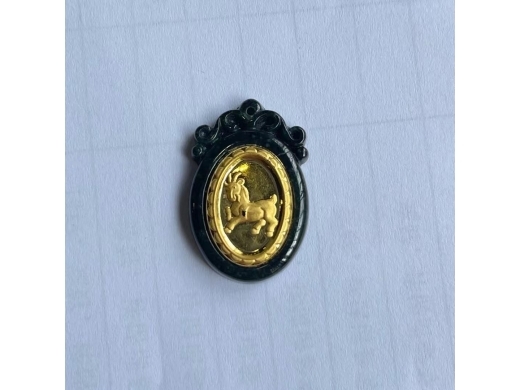 32墨翠千足金生肖羊牌