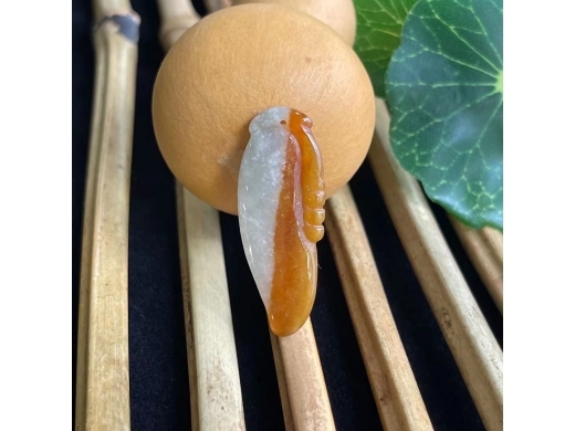 8黄翡挂件