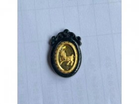 32墨翠千足金生肖羊牌