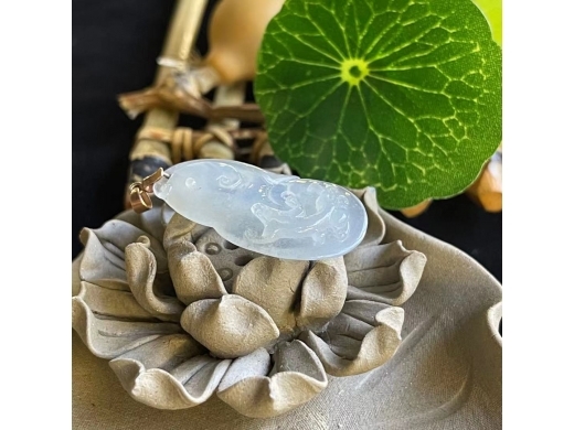 43高冰龙衔灵芝