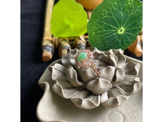 8翡翠戒指