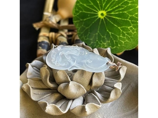 43高冰龙衔灵芝