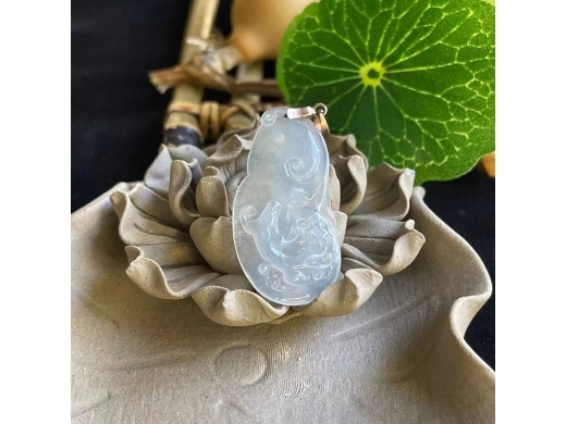 43高冰龙衔灵芝