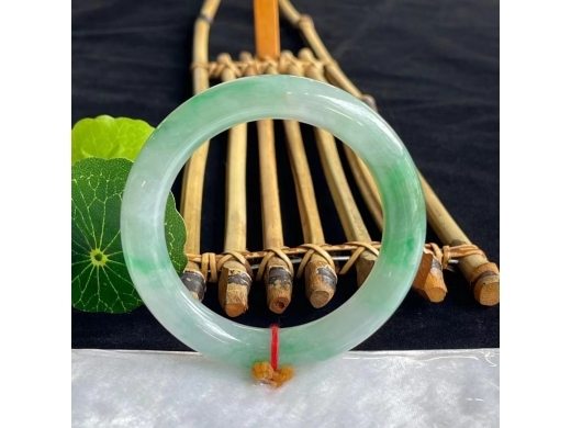 16圆条翠手镯