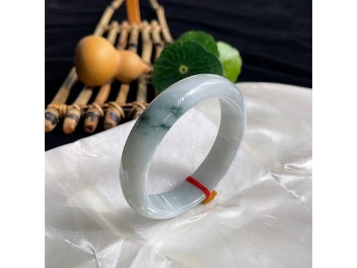 12飘花手镯