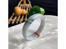 12飘花手镯